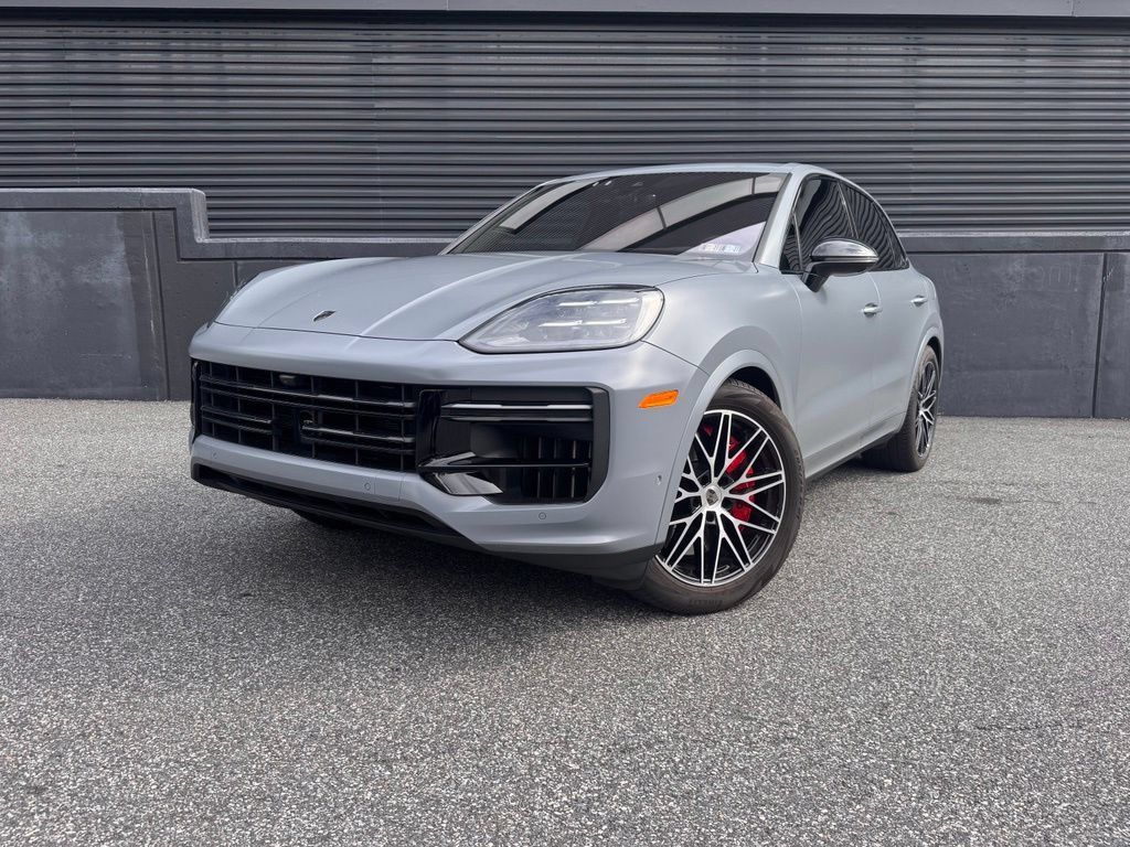Certified 2025 Porsche Cayenne Turbo AWD/4WD image 1