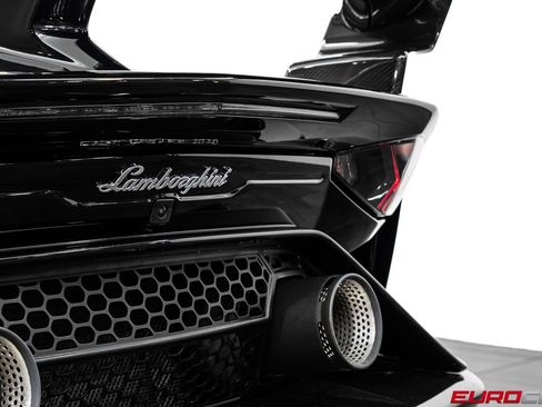 Used 2021 Lamborghini Aventador SVJ AWD/4WD image 29