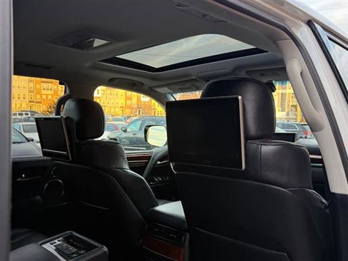 Used 2017 Lexus LX 570 4WD image 16