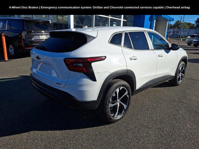 Used 2024 Chevrolet Trax RS w/ Sunroof Package FWD image 9