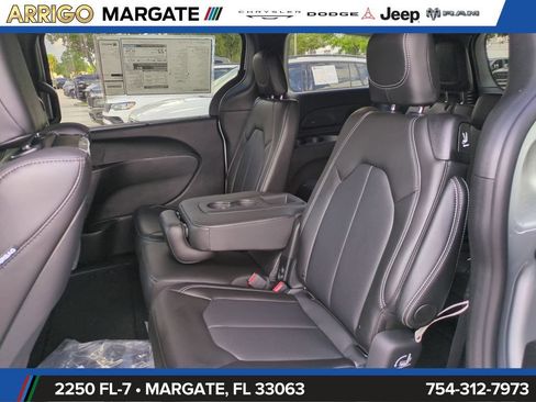 New 2026 Chrysler Pacifica Select FWD image 15