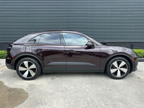 Certified 2025 Porsche Macan Electric RWD image 10