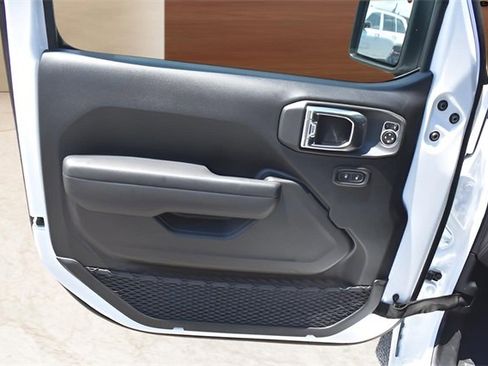 New 2025 Jeep Gladiator Sport image 21