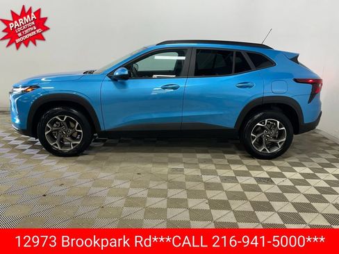 Used 2025 Chevrolet Trax LT FWD image 6