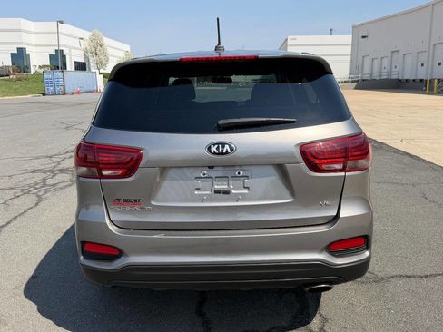 Used 2019 Kia Sorento AWD V6 image 4