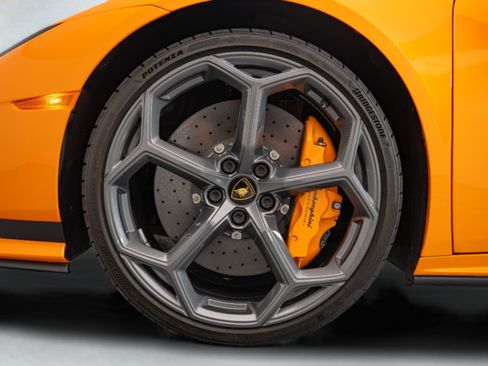 Used 2023 Lamborghini Huracan Tecnica RWD image 17