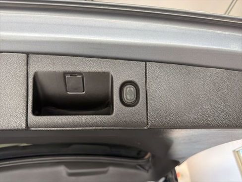 Used 2018 Chevrolet Tahoe LT image 21