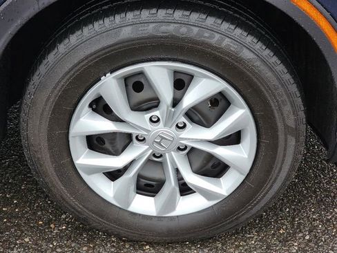 Used 2025 Honda CR-V LX image 9