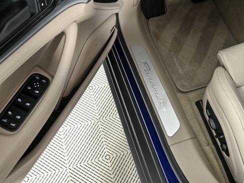 Certified 2025 Porsche Panamera image 8