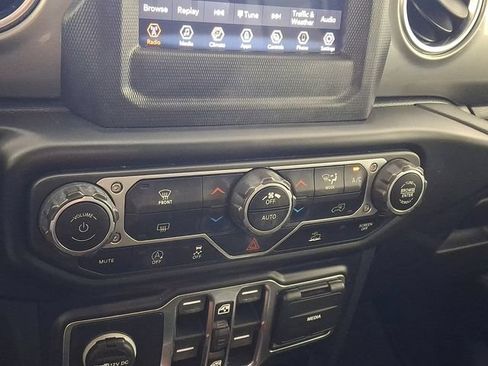 Used 2021 Jeep Wrangler Unlimited Sahara AWD/4WD image 18