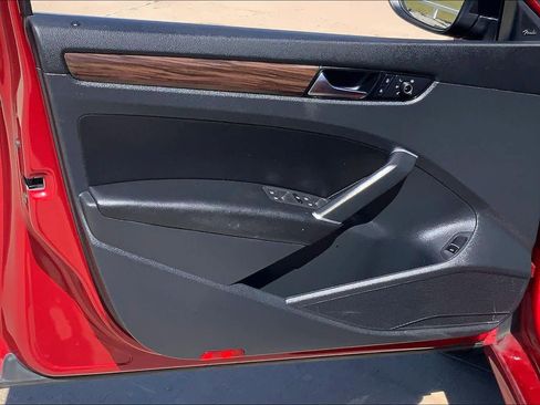 Used 2022 Volkswagen Passat 2.0T image 21