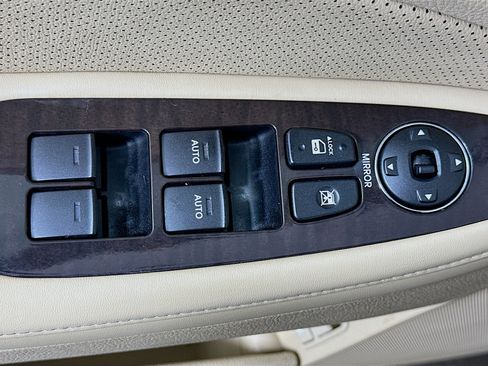 Used 2010 Hyundai Genesis 3.8 w/ Technology Pkg 4 RWD image 15
