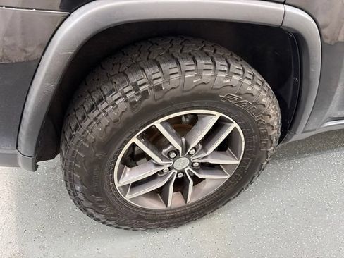 Used 2018 Jeep Grand Cherokee Limited w/ Luxury Group II AWD/4WD image 9