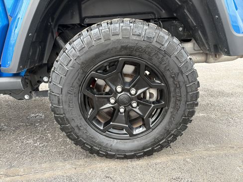 Used 2023 Jeep Gladiator Willys image 31