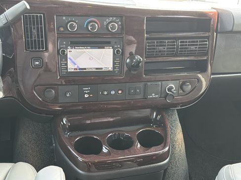 Used 2021 Chevrolet Express 2500 RWD image 32