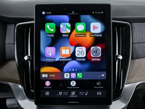 Certified 2025 Volvo XC90 T8 Plus w/ Protection Package Premier image 18