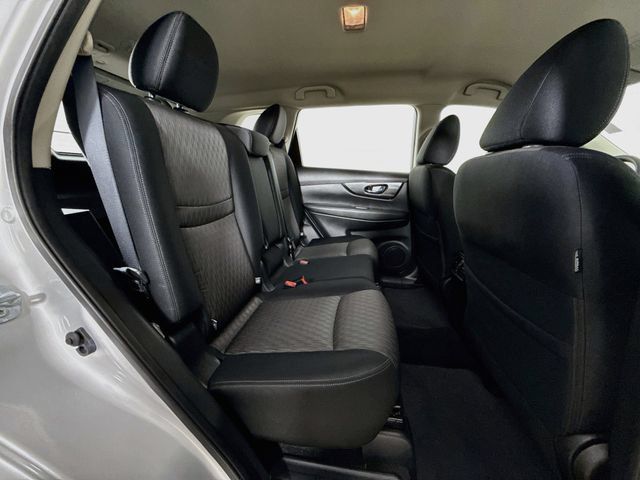 Used 2017 Nissan Rogue S AWD/4WD image 26