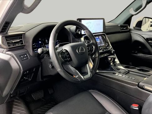 Used 2025 Lexus LX 600 4WD w/ Accessory Package (2T) image 16