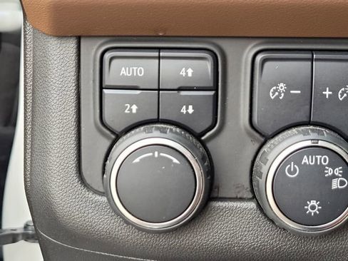 Used 2021 Chevrolet Suburban High Country w/ Premium Package image 31