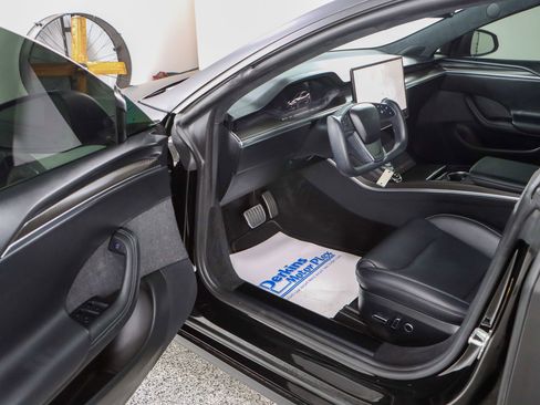 Used 2022 Tesla Model S Plaid image 3