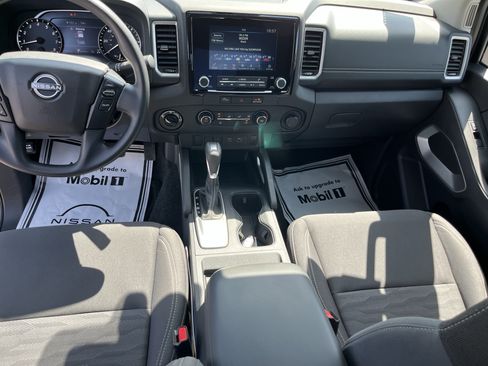 Used 2024 Nissan Frontier SV AWD/4WD image 18
