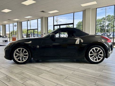 Used 2014 Nissan 370Z Touring w/ Navigation Package RWD image 4