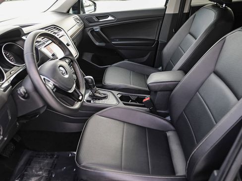 Used 2021 Volkswagen Tiguan SE image 17