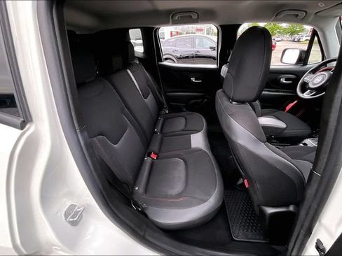 Used 2023 Jeep Renegade Trailhawk AWD/4WD image 22