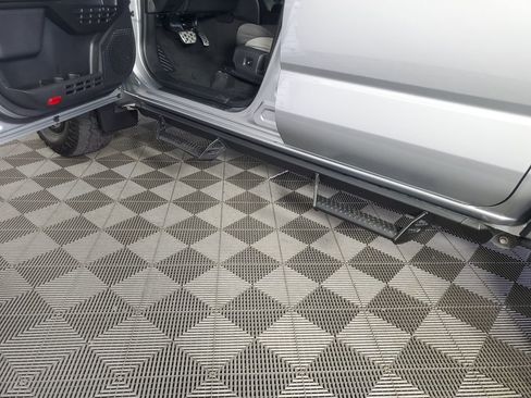 Used 2025 Toyota Tacoma TRD Sport image 32