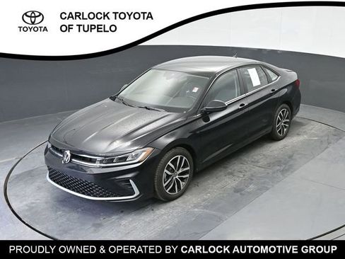 Used 2025 Volkswagen Jetta SE w/ Sunroof Package image 33