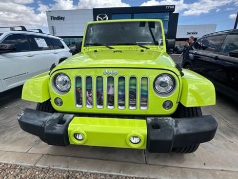 Used 2017 Jeep Wrangler Sahara w/ Connectivity Group AWD/4WD image 2