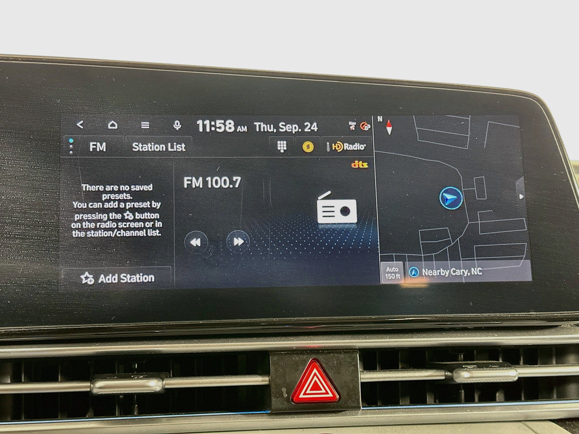 Used 2025 Hyundai Elantra Limited FWD image 21