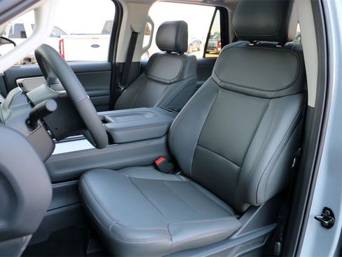 New 2025 Ford Expedition Active image 18