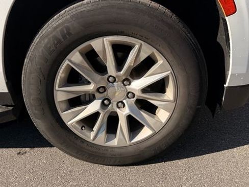 Used 2021 Chevrolet Suburban Premier w/ Premium Package image 10