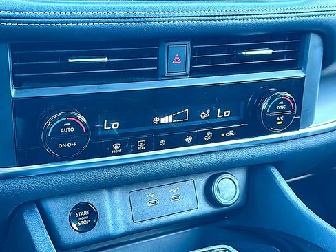 Used 2024 Nissan Rogue SV image 33