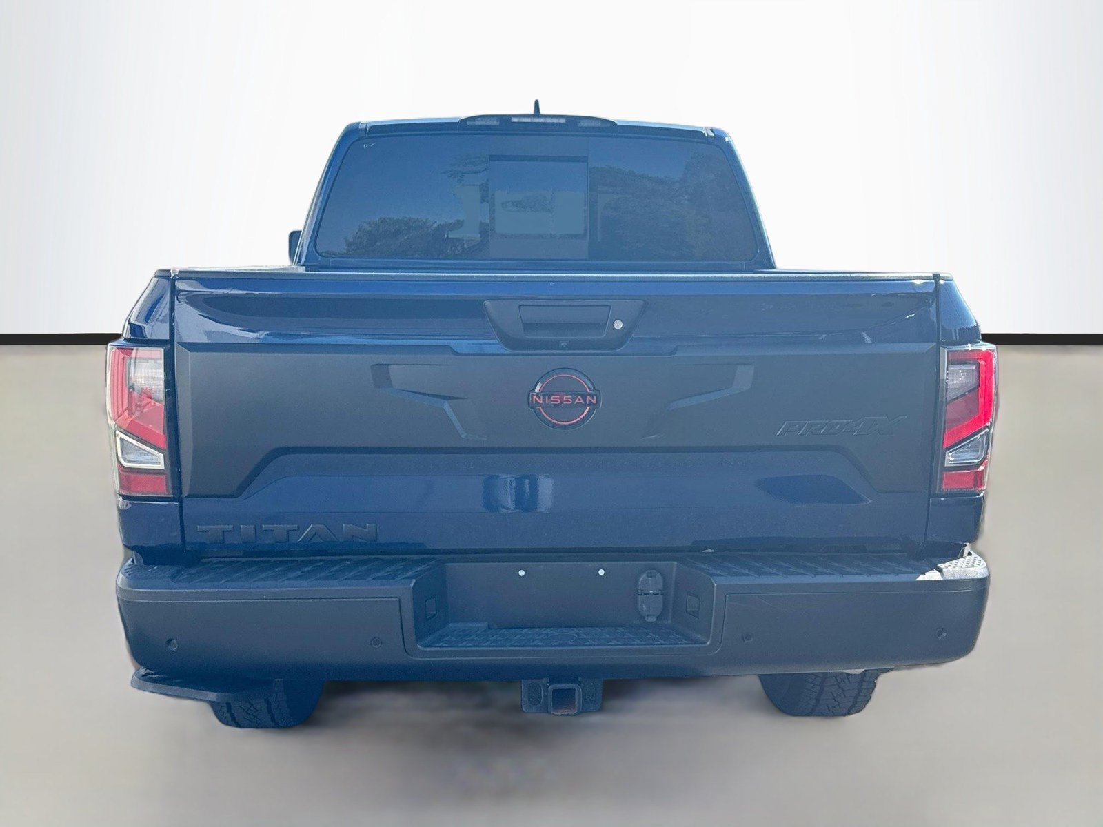 Used 2024 Nissan Titan PRO-4X w/ Pro-4x Convenience Package AWD/4WD image 6