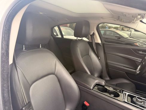 Used 2017 Jaguar XE RWD image 33