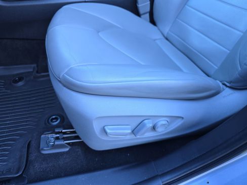 Used 2023 Toyota Highlander XLE image 36