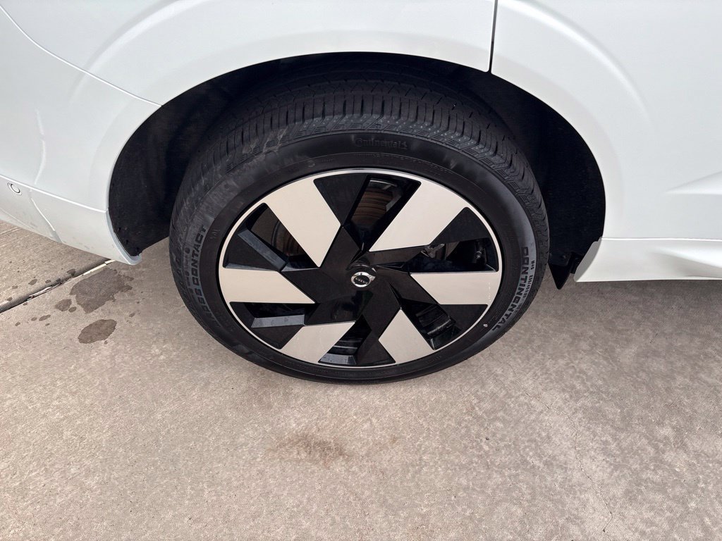 Certified 2025 Volvo XC60 T8 Plus w/ Protection Package Premier AWD/4WD image 13
