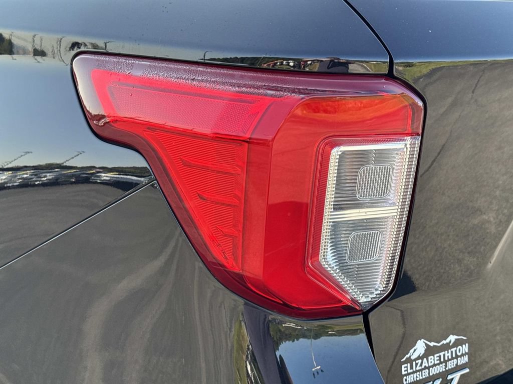 Used 2024 Ford Explorer XLT RWD image 10