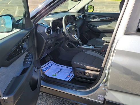 Used 2025 Chevrolet TrailBlazer LT w/ Convenience Package FWD image 18