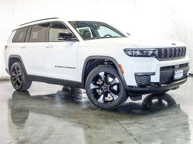 Used 2023 Jeep Grand Cherokee L Altitude AWD/4WD image 2