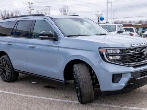 New 2026 Ford Expedition Platinum w/ Stealth Performance Package AWD/4WD image 2