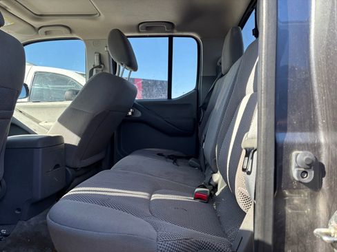 Used 2016 Nissan Frontier SV w/ Moonroof Package AWD/4WD image 15