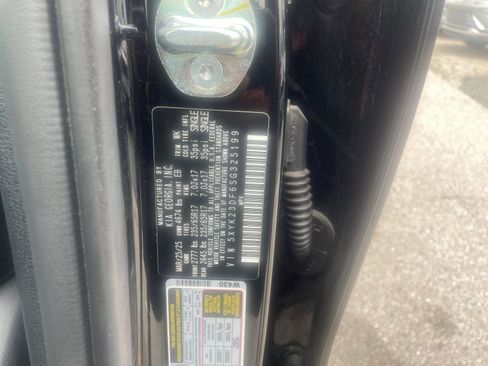 Used 2025 Kia Sportage LX FWD image 28