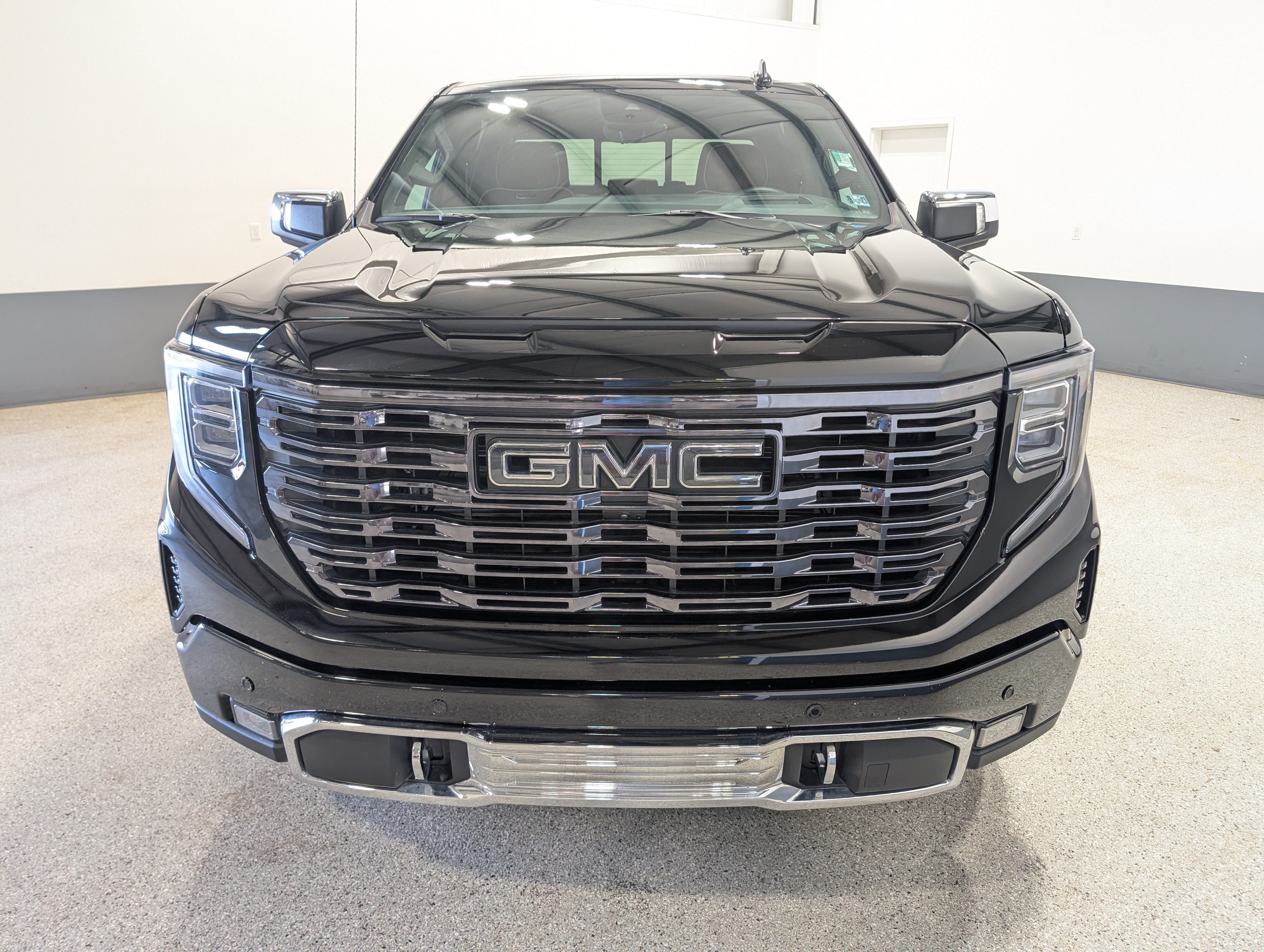 Used 2025 GMC Sierra 1500 Denali Ultimate AWD/4WD image 8