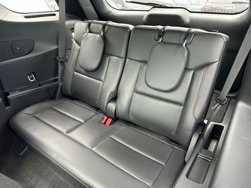 Used 2025 Ford Explorer ST image 9