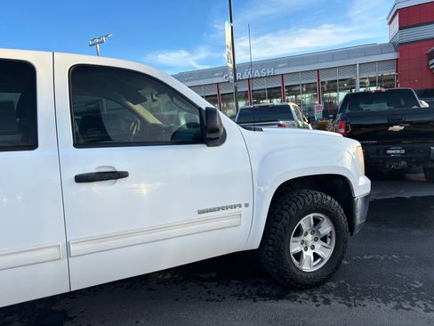 Used 2007 GMC Sierra 1500 SLE w/ SLE/SLT Trailering Package image 4