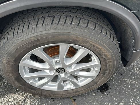 Used 2018 Nissan Rogue SV w/ Premium Package image 24