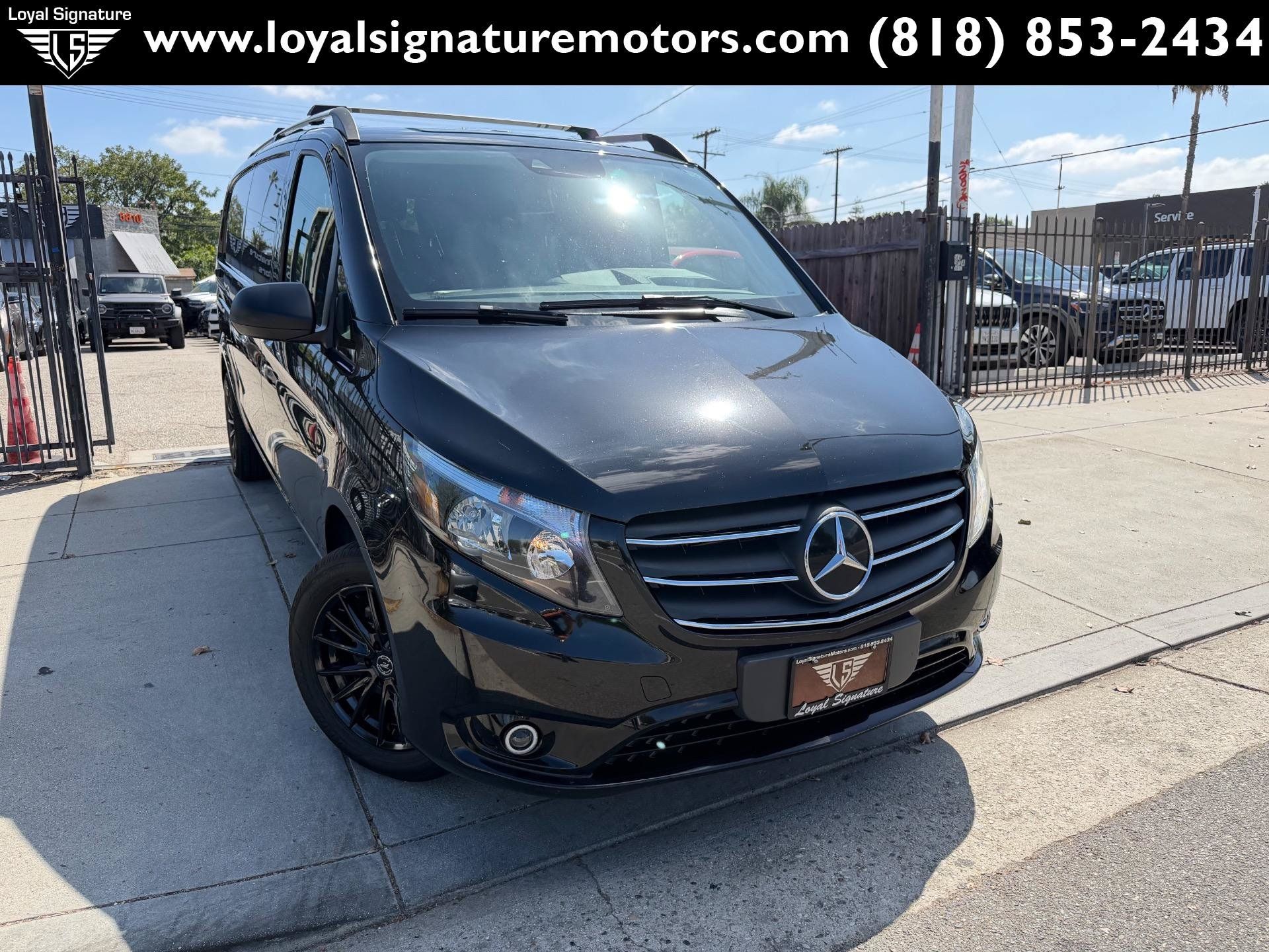 Used 2022 Mercedes-Benz Metris image 1
